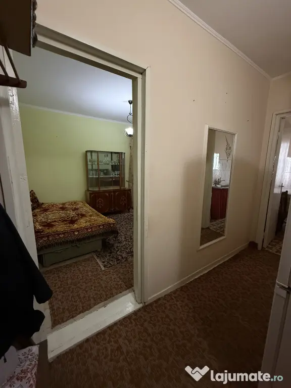 Apartament 3 camere Huși - etaj 3, centrala, balcon închis - direct proprietar