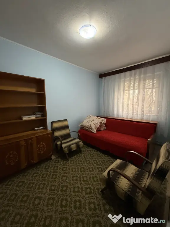 Apartament 3 camere Huși - etaj 3, centrala, balcon închis - direct proprietar