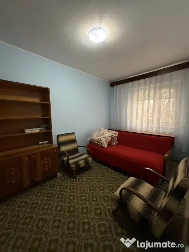 Apartament 3 camere Huși - etaj 3, centrala, balcon închis - direct proprietar