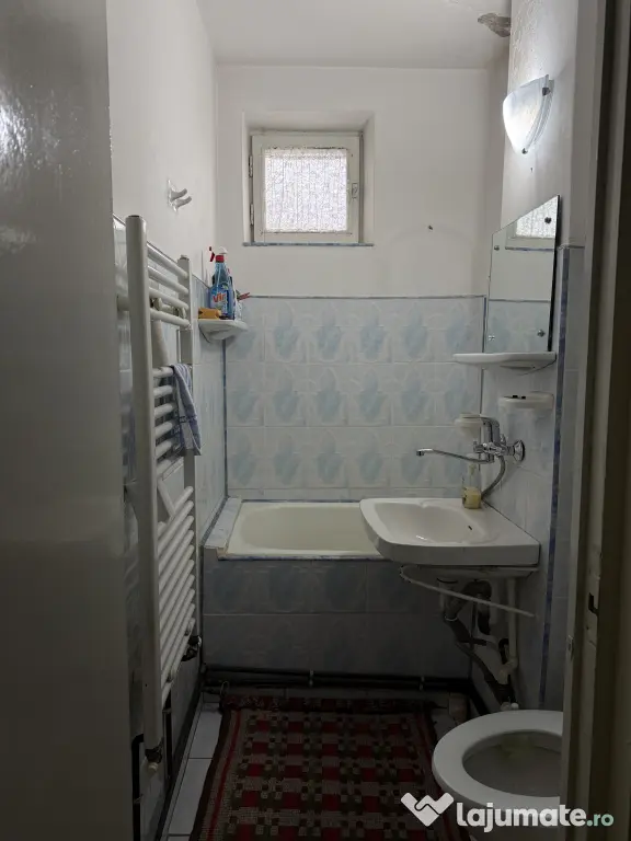 Apartament 3 camere Huși - etaj 3, centrala, balcon închis - direct proprietar