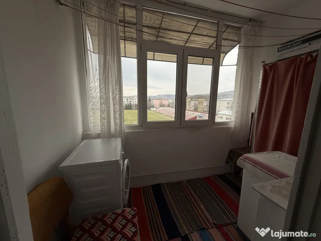 Apartament 3 camere Huși - etaj 3, centrala, balcon închis - direct proprietar
