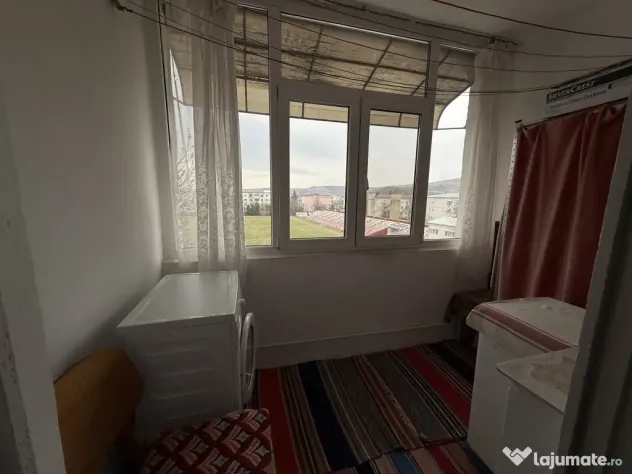 Apartament 3 camere Huși - etaj 3, centrala, balcon închis - direct proprietar