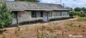 Casă bătrânească cu teren generos de 1.239 mp în Brăde 