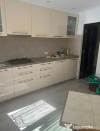 Apartament Cu 3 Camere Decomandate Zona George Enescu