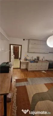 Apartament cu 2 camere transformate in 3 parter zona Aem