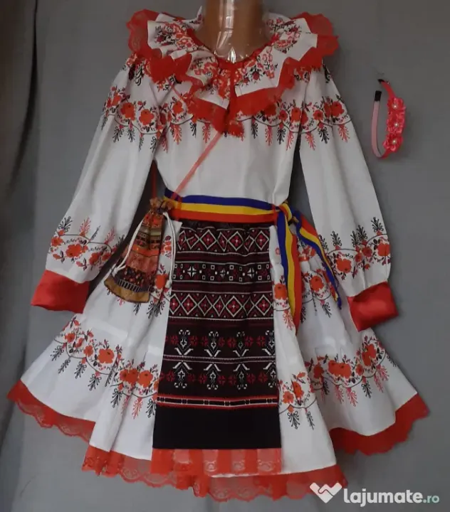 Costum popular pentru copii 6-7-8-9 ani 195 lei