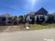 Proprietate cu 2 Case și Anexe, Teren 3.398 mp – Deaj