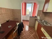 Apartament 2 camere, decomandat, cu parcare, etaj intermedia 