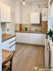 Decomandat, cu teresa, gradina, acces privat, securizat, Gri 