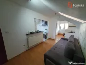 Apartament de vanzare cu 2 camere si balcon, zona Shopping C 