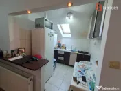 Apartament de vanzare cu 2 camere si balcon, zona Shopping C 