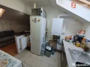 Apartament de vanzare cu 2 camere si balcon, zona Shopping C 