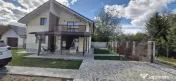 Casă cu priveliște, multă verdeață și spații generoas 