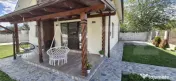 Casă cu priveliște, multă verdeață și spații generoas 