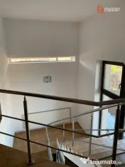 Spatiu comercial cu 12 incaperi si suprafata de 630 mp, zona 
