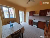 Casa individuala cu 6 camere, garaj si teren de 500 mp - zon 