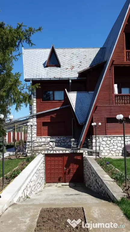Vila arhitectura deosebita,exteriorul placat lemn marmura, Gageni - Gageni (Prahova)