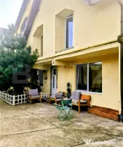Casă insiruita cu 4 camere, curte și parcare – Florești