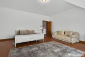 Casă 5 dormitoare si teren 725 mp de închiriat în zona Gradiste 