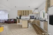 Casă 5 dormitoare si teren 725 mp de închiriat în zona Gradiste 
