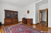 Casă 5 dormitoare si teren 725 mp de închiriat în zona Gradiste 