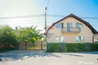 De vânzare casă cu 3 corpuri de clădire și teren de 771 mp, Sântandrei