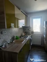 Închiriez apartament cu 2 camere 