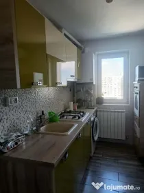 Închiriez apartament cu 2 camere