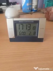 Ceas digital de masă