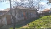 Vând loc de casă (casă)
