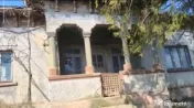 Vând loc de casă (casă)