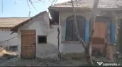 Vând loc de casă (casă)
