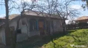 Vând loc de casă (casă)