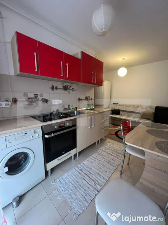 Garsoniera decomandata, 37 mp, balcon, zona strazii Porii - Floresti (Cluj)