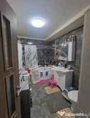3 camere semidecomandat, Floresti
