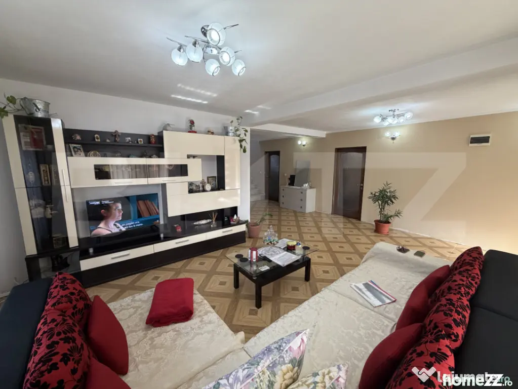 Casa de vanzare in suprafat de 180 mp cu 800 mp teren, loc.