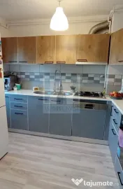 De vânzare apartament 3 camere/ zona Codrii Cosminului 