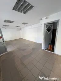 **Spațiu comercial de închiriat – 40 mp open space + 10 