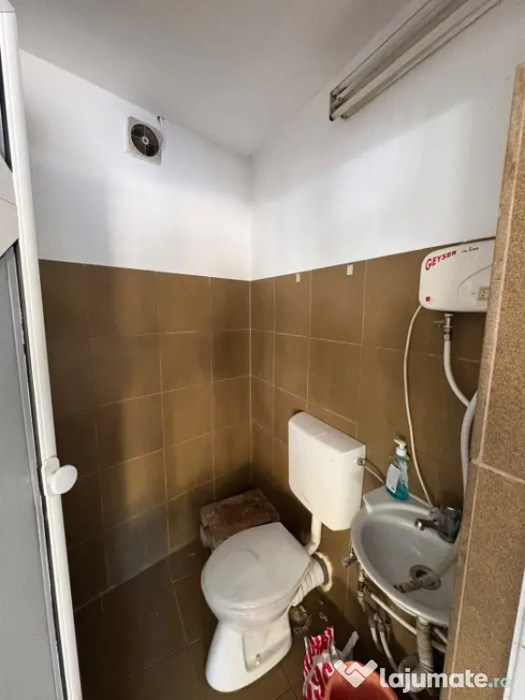**Spațiu comercial de închiriat – 40 mp open space + 10 - Craiova (Dolj)