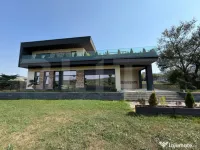 Casă individuală de lux cu piscină și teren generos de 1