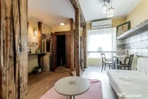 Spatiu comercial cu intrare din strada, fatada in curs de renovare