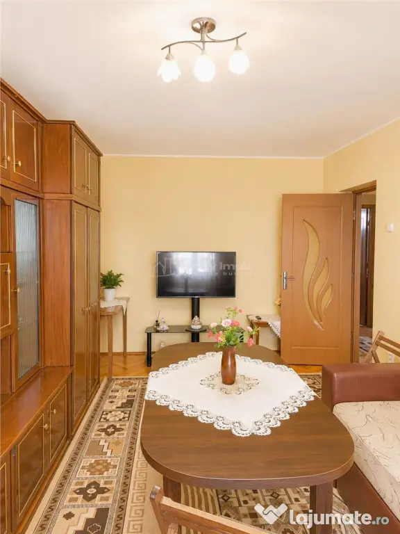 Oras Ulmeni Apartament 3 Camere Etaj 1 cu garaj si boxa - Baia Mare (Maramures)