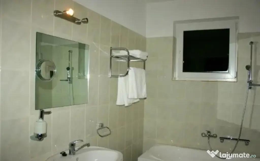 Apartament 2 camere, nemobiliat, zona liniștită - Brasov (Brasov)
