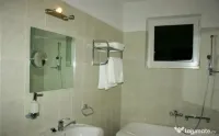 Apartament 2 camere, nemobiliat, zona liniștită 