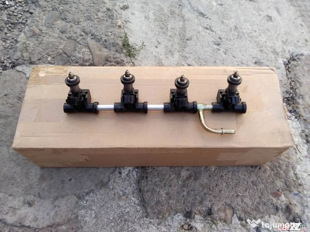 RAMPA INJECTOARE suzuki gsxr 750 K 1 K 2 K 3 - Targu Ocna (Bacau)