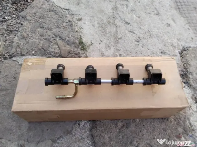 RAMPA INJECTOARE suzuki gsxr 750 K 1 K 2 K 3 - Targu Ocna (Bacau)
