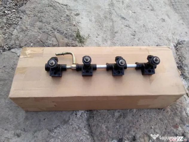 RAMPA INJECTOARE suzuki gsxr 750 K 1 K 2 K 3 - Targu Ocna (Bacau)