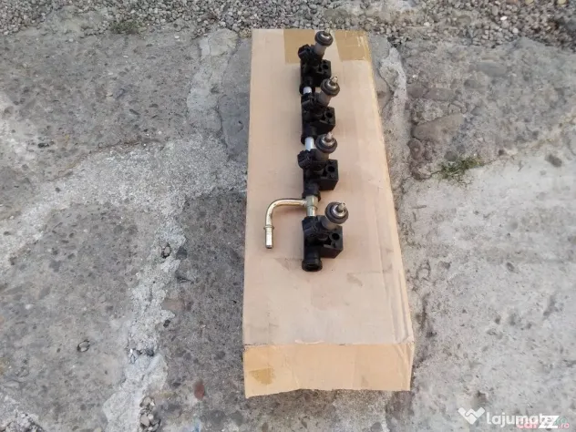 RAMPA INJECTOARE suzuki gsxr 750 K 1 K 2 K 3 - Targu Ocna (Bacau)