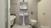Apartament cu 3 camere de închiriat în zona Tractorul 