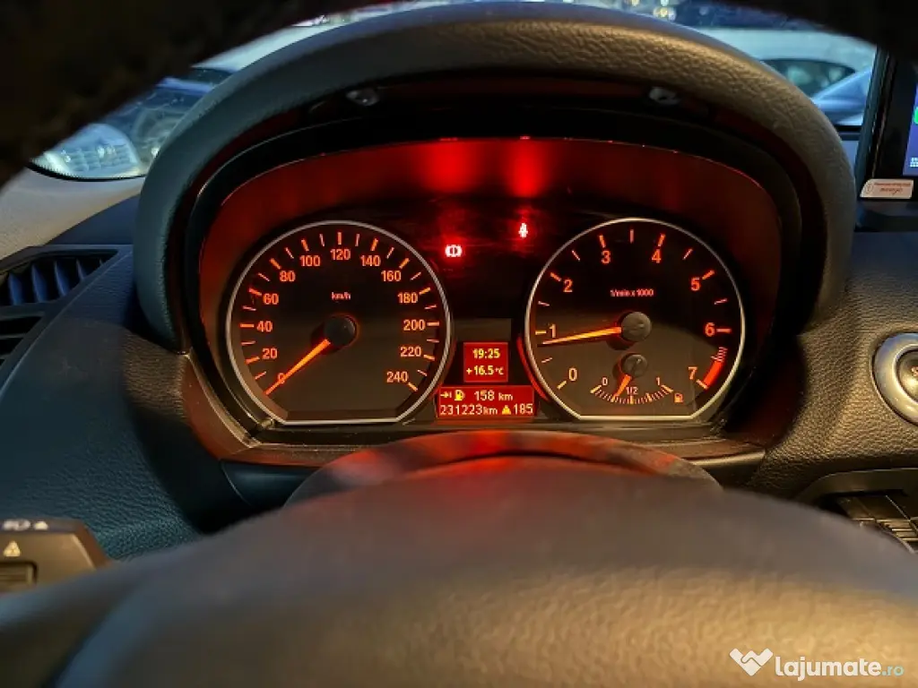 BMW Seria 1 116i, 2011, motor 2.0 benzină